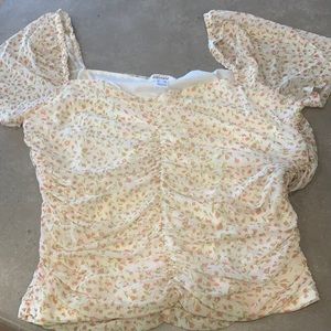 Dainty lined flowered blouse. Size XL